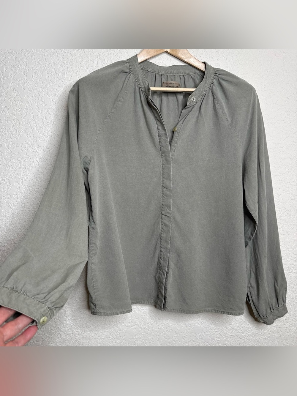 For The Republic Sage Green Tencel Lyocell Blouse Band Collar M Button Up